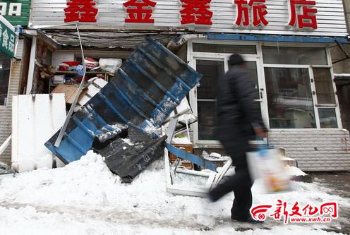 彩鋼房被大雪壓塌